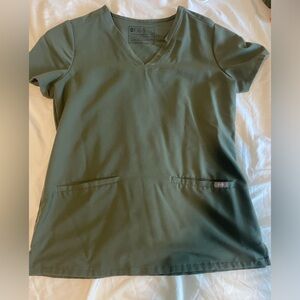 Casma Three-Pocket Scrub Top color moss